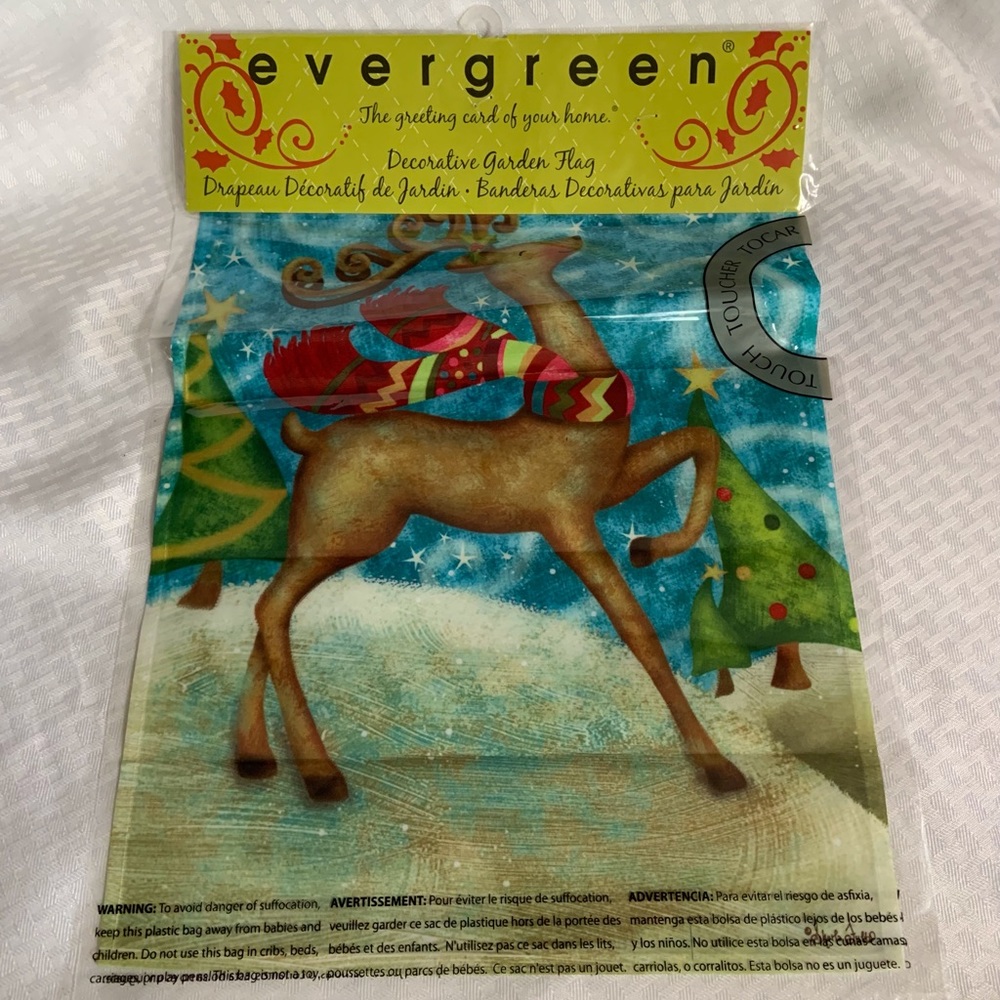 🦩NWT Evergreen brand holiday garden flag with two-sided reindeer design